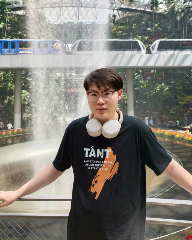 Portrait of Qingyu Zhang