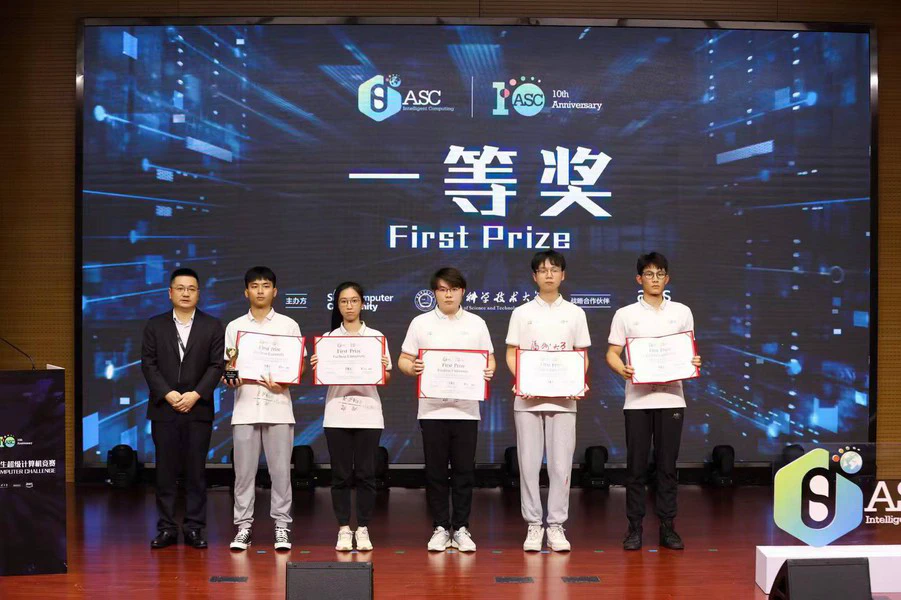 Training the 10-Billion Parameter Yuan-1.0 LLM